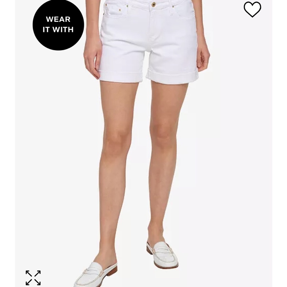 NWT TOMMY HILFIGER WHITE DENIM SHORTS. 5 in inseam. No rips or stains.